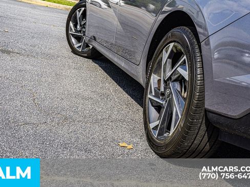 Used 2025 Hyundai Elantra Sport image 14