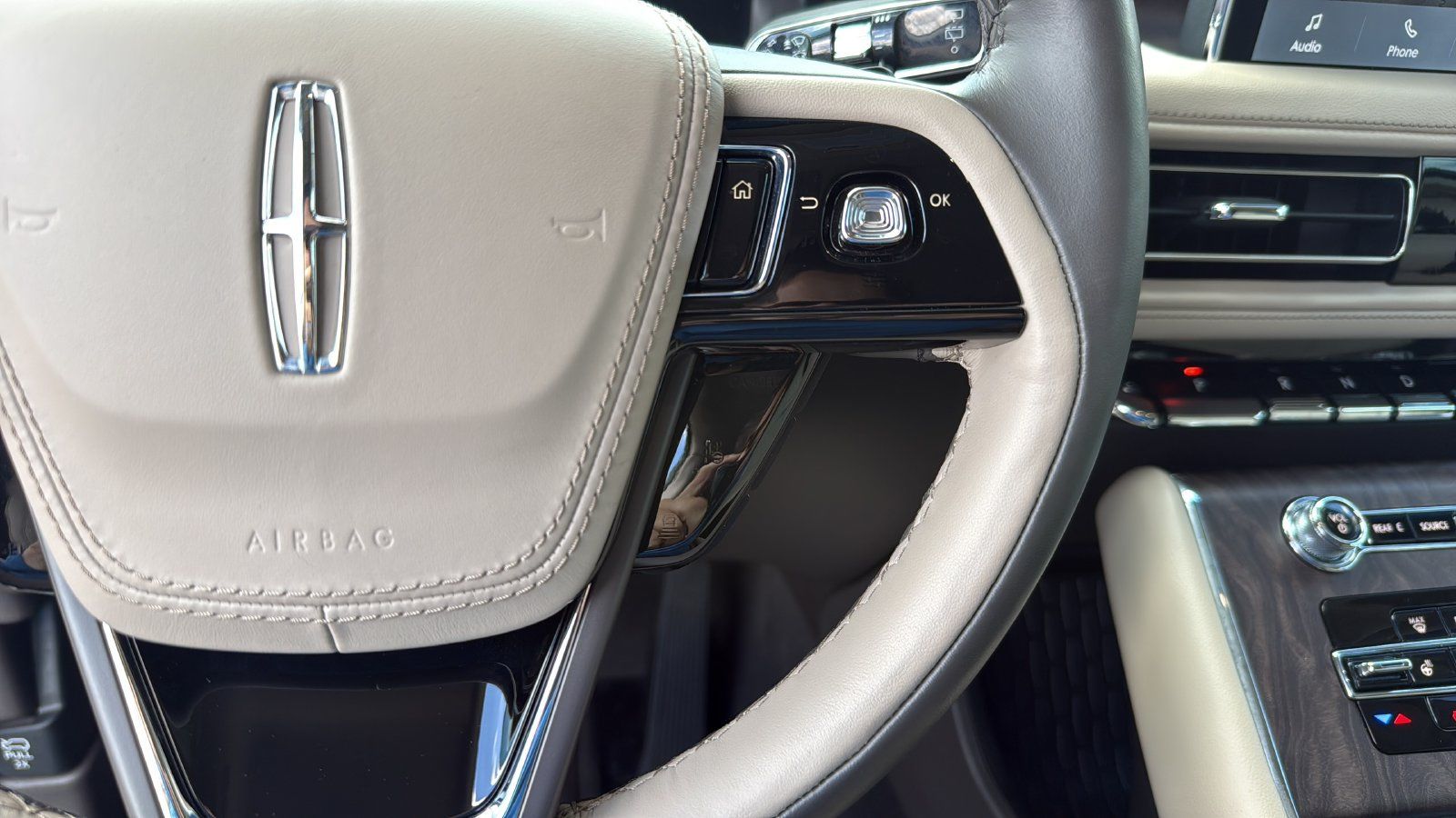 Used 2023 Lincoln Aviator Reserve w/ Equipment Group 201A AWD/4WD image 15