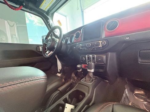 Used 2023 Jeep Gladiator Rubicon w/ Cold Weather Group AWD/4WD image 28