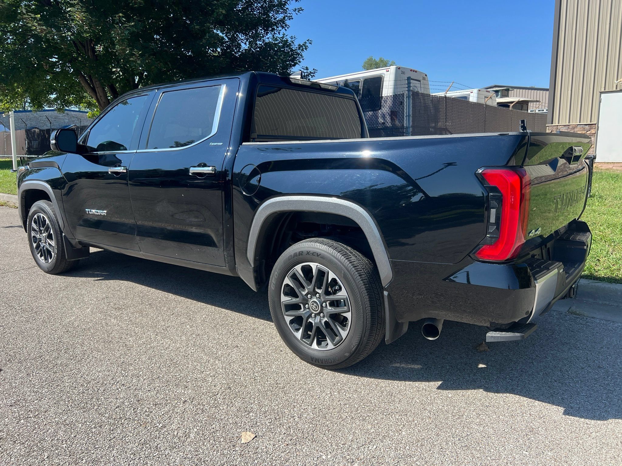Used 2024 Toyota Tundra Limited w/ Power Package AWD/4WD image 7
