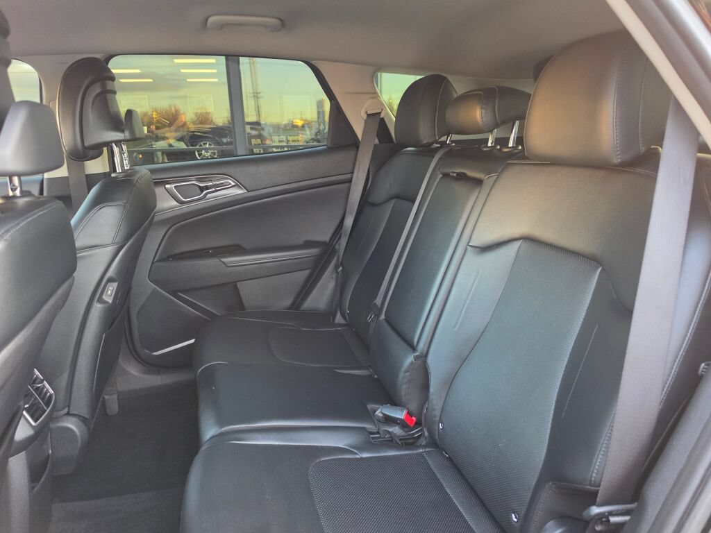Used 2023 Kia Sportage EX AWD/4WD image 13