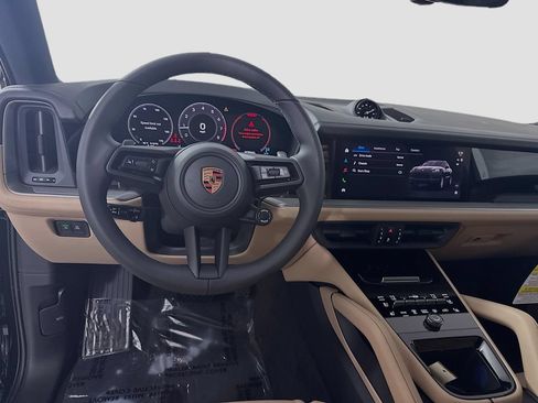Certified 2026 Porsche Cayenne Coupe AWD/4WD image 24