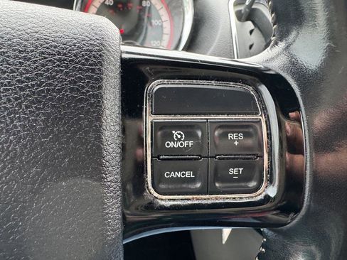 Used 2019 Dodge Grand Caravan SXT image 18