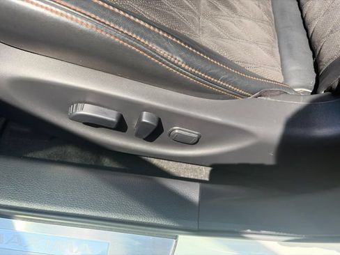 Used 2022 Nissan Maxima SR w/ Sport Mat Group FWD image 9