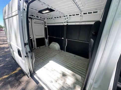 Used 2025 RAM ProMaster 2500 w/ Convenience Group FWD image 9