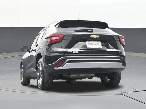 Used 2026 Chevrolet Trax LT w/ LT Convenience Package FWD image 42