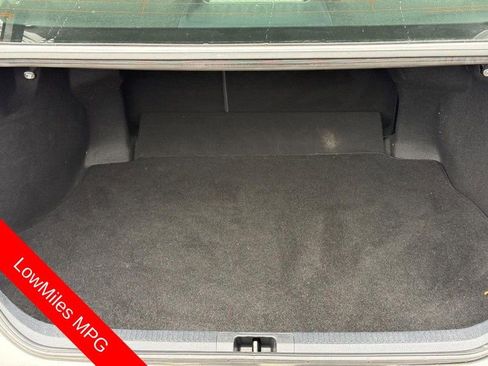 Used 2020 Toyota Camry LE image 9