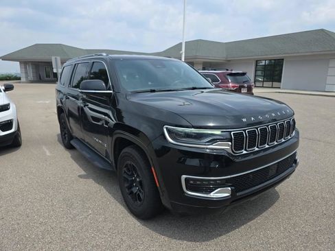 Used 2023 Jeep Wagoneer 4WD image 2