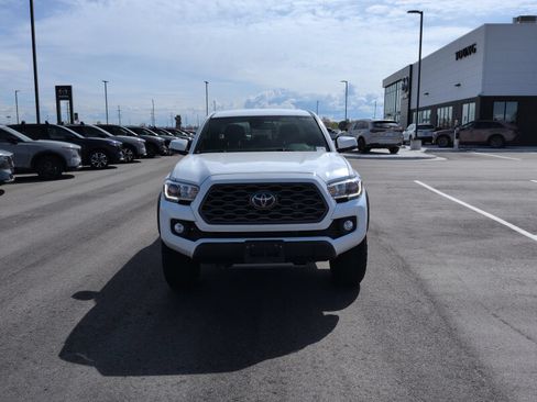 Used 2023 Toyota Tacoma TRD Off-Road w/ Technology Package AWD/4WD image 2