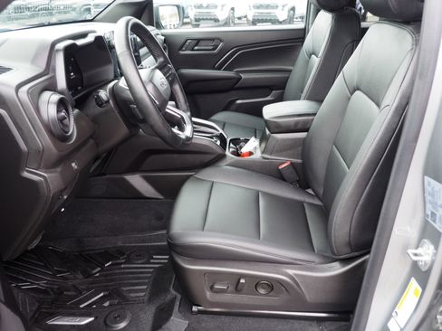 Used 2025 Chevrolet Colorado Trail Boss image 10