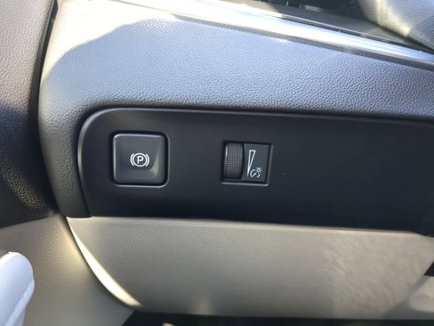 Certified 2023 Buick Enclave Essence image 28