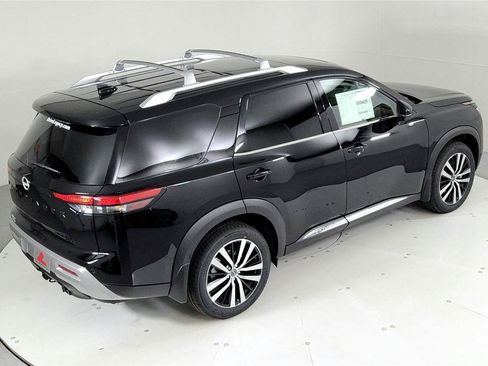 Used 2024 Nissan Pathfinder Platinum w/ Lighting Package (N92) AWD/4WD image 43