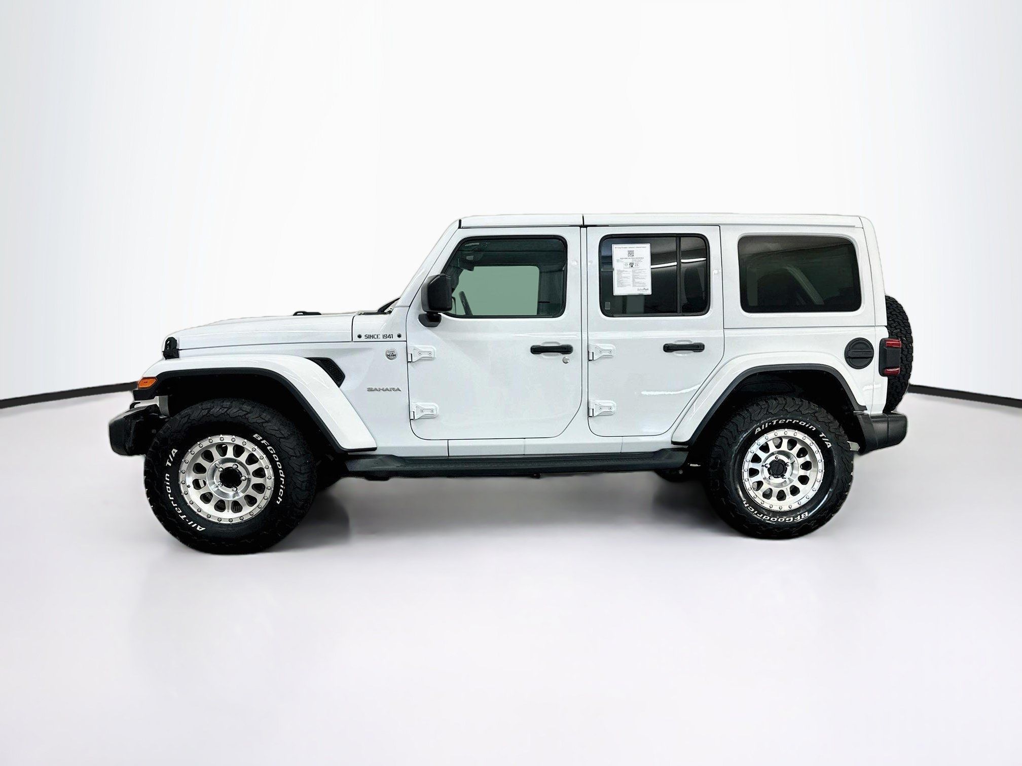 Used 2018 Jeep Wrangler Unlimited Sahara AWD/4WD image 4