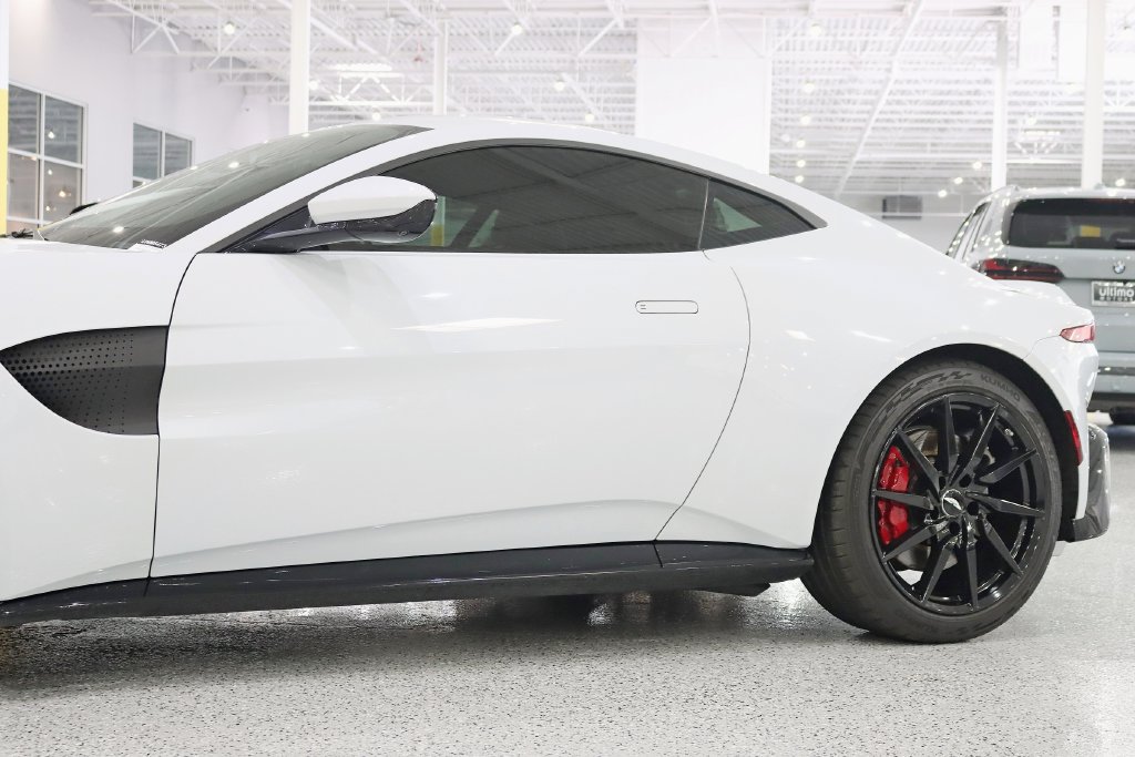 Used 2019 Aston Martin V8 Vantage Coupe RWD image 3