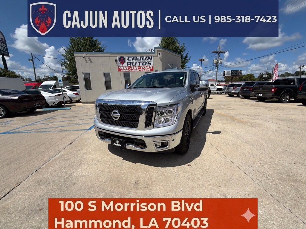 Used 2017 Nissan Titan SL w/ SL Towing Convenience Package RWD image 3