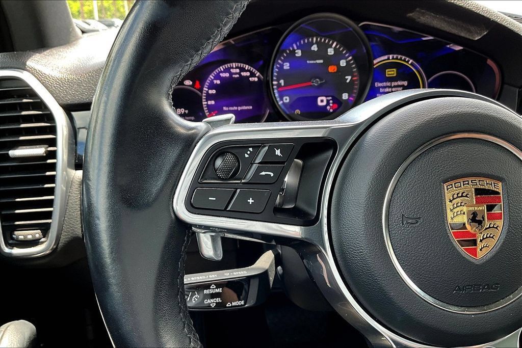 Used 2023 Porsche Cayenne AWD/4WD image 11