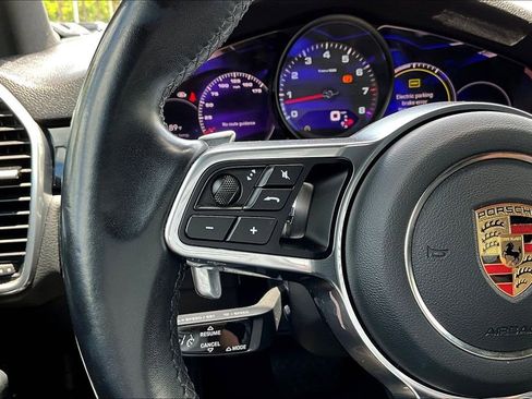 Used 2023 Porsche Cayenne AWD/4WD image 11