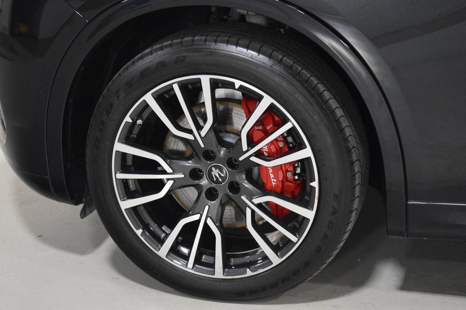 Certified 2023 Maserati Grecale Modena AWD/4WD image 5