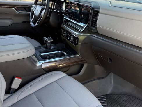 Used 2025 Chevrolet Silverado 1500 LT Trail Boss w/ LPO, Dark Essentials Package AWD/4WD image 13