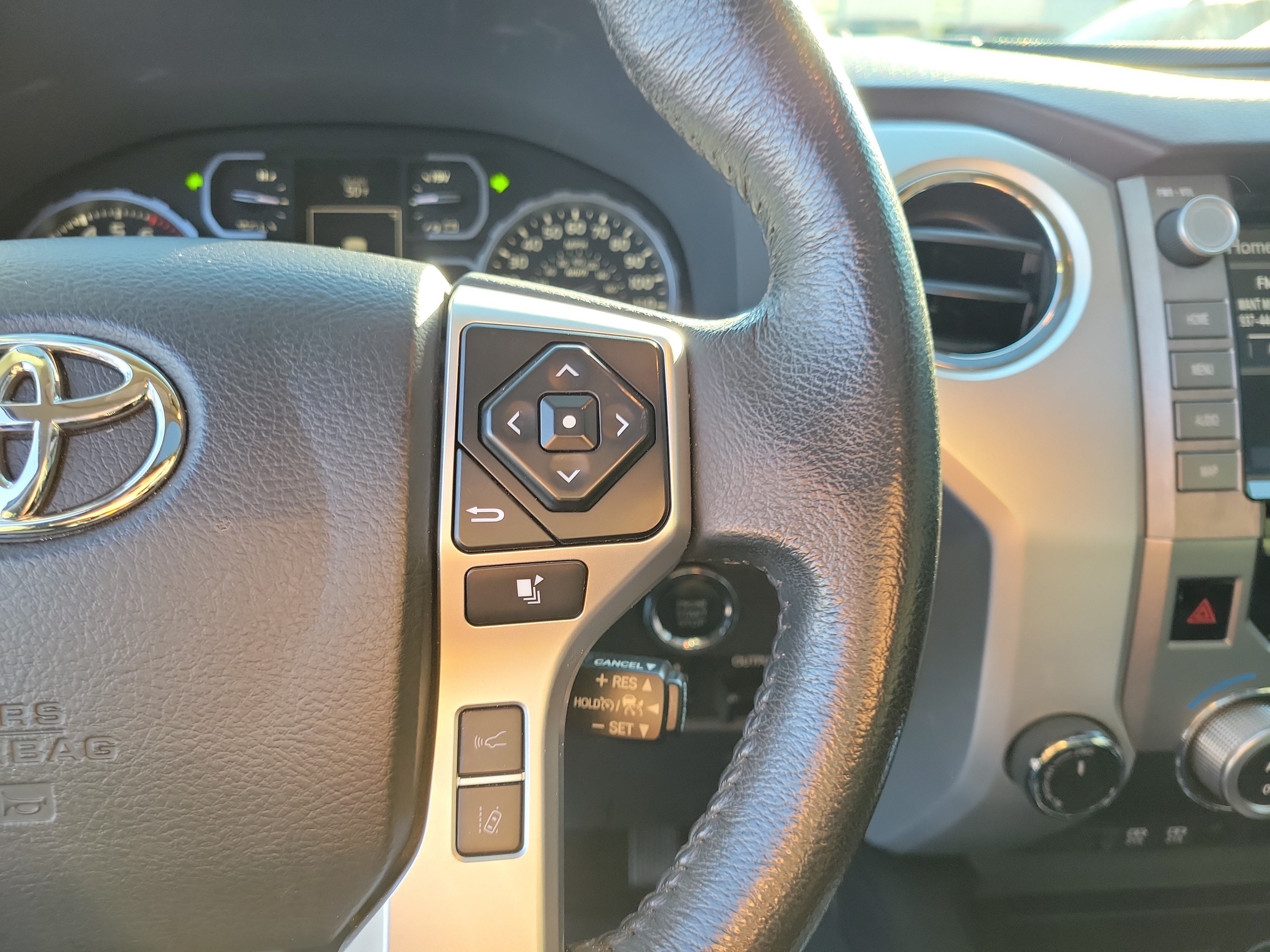 Used 2021 Toyota Tundra Limited w/ Limited Premium Package AWD/4WD image 23