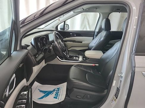 Used 2023 Kia Carnival EX FWD image 10