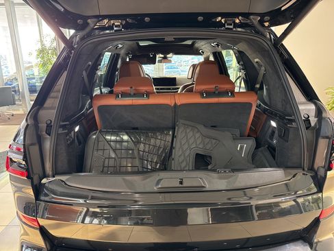 Certified 2025 BMW X7 M60i image 9