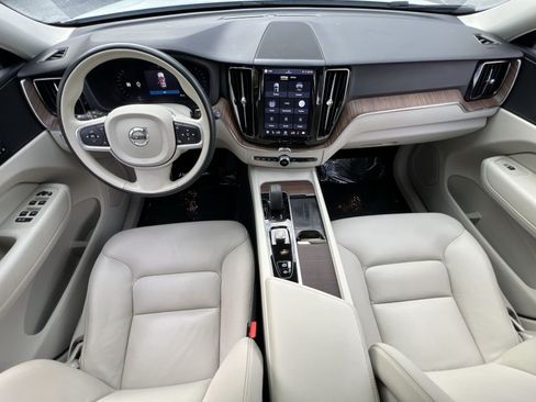 Used 2022 Volvo XC60 B5 Momentum AWD/4WD image 13
