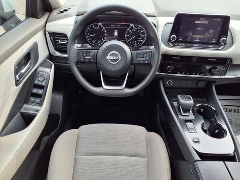 Certified 2022 Nissan Rogue SV image 3