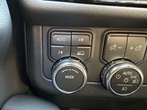 New 2026 GMC Yukon Elevation image 32