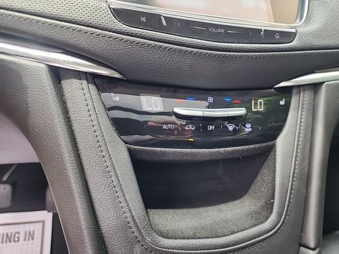 Used 2017 Cadillac XT5 Luxury w/ Driver Awareness Package AWD/4WD image 18