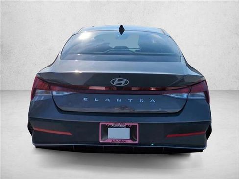 New 2026 Hyundai Elantra SE image 8