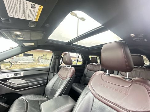 Used 2020 Ford Explorer Platinum w/ Premium Technology Package AWD/4WD image 19