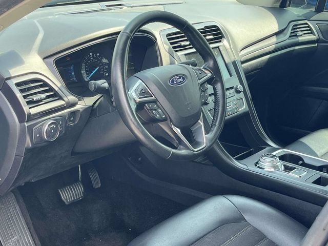 Used 2018 Ford Fusion SE w/ Equipment Group 201A FWD image 12