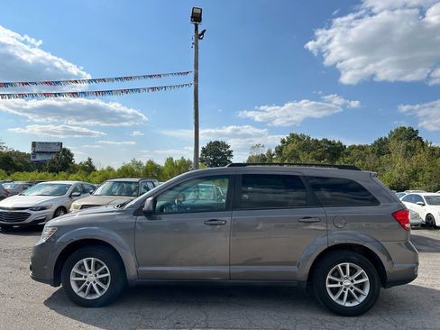 Used 2013 Dodge Journey SXT w/ Flexible Seating Group image 3