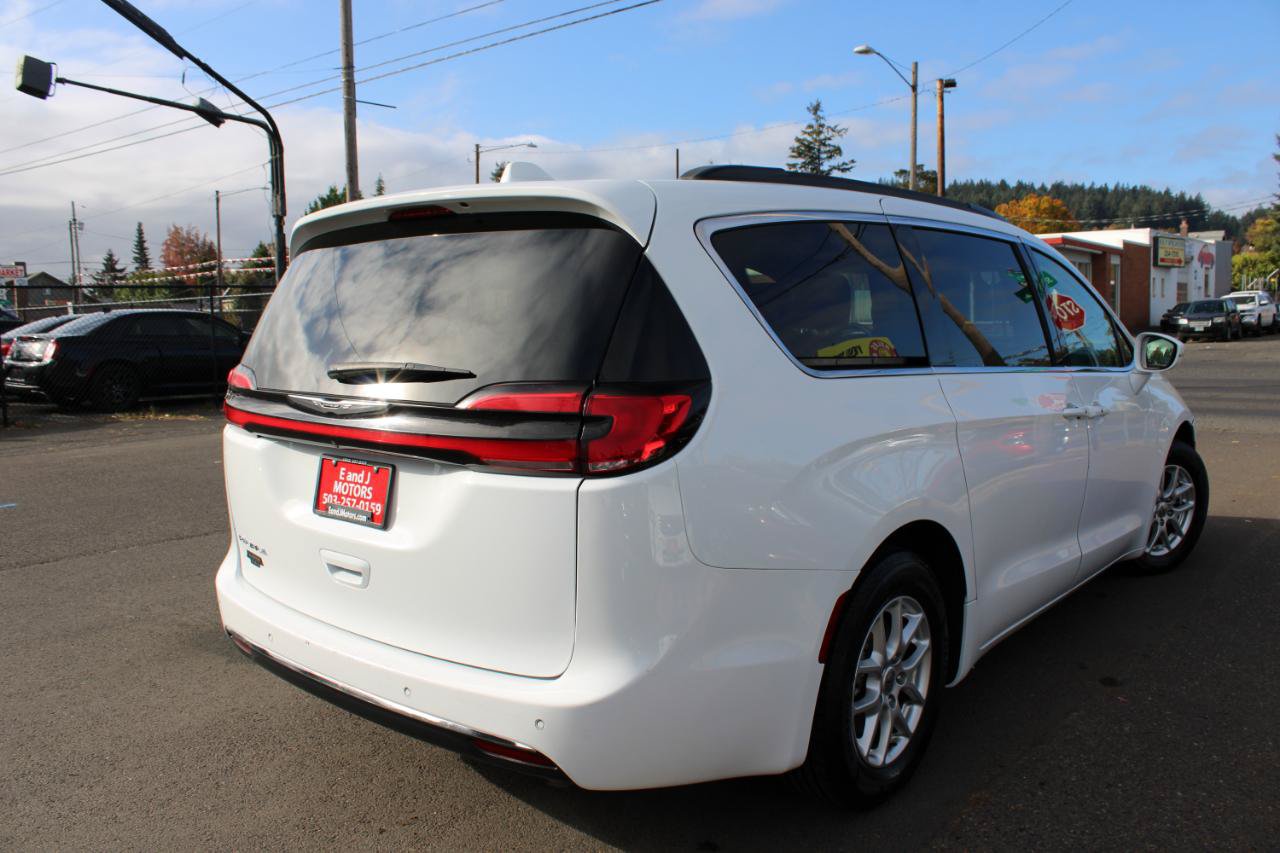 Used 2022 Chrysler Pacifica Touring-L FWD image 7