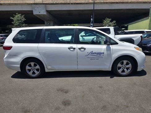 Used 2015 Toyota Sienna L FWD image 4