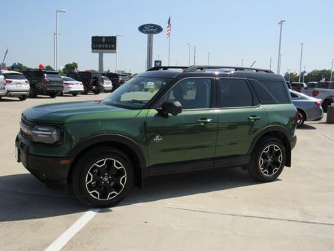 Certified 2025 Ford Bronco Sport Outer Banks w/ Outer Banks Tech Package+ AWD/4WD image 3