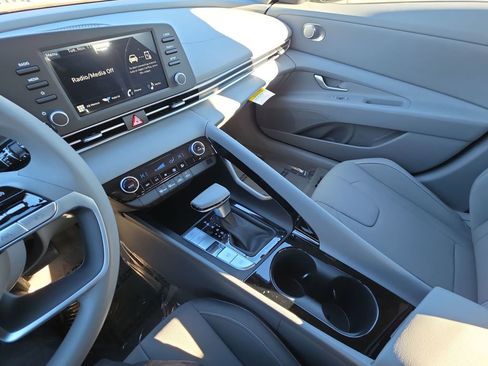 New 2026 Hyundai Elantra Blue image 32