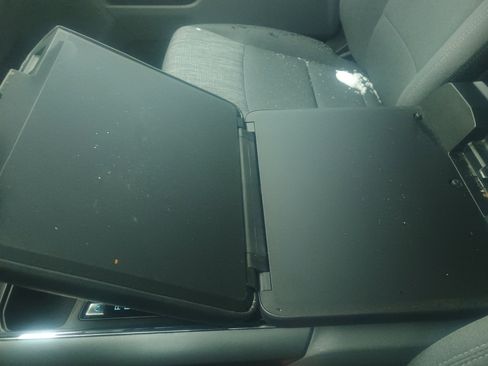 Used 2023 Ford F150 Lightning XLT image 31