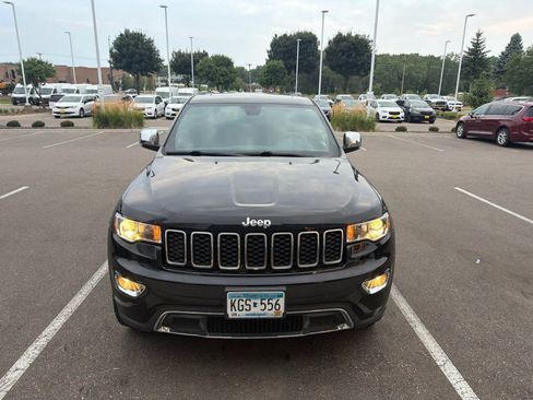Used 2019 Jeep Grand Cherokee Limited w/ Trailer Tow Group IV AWD/4WD image 3