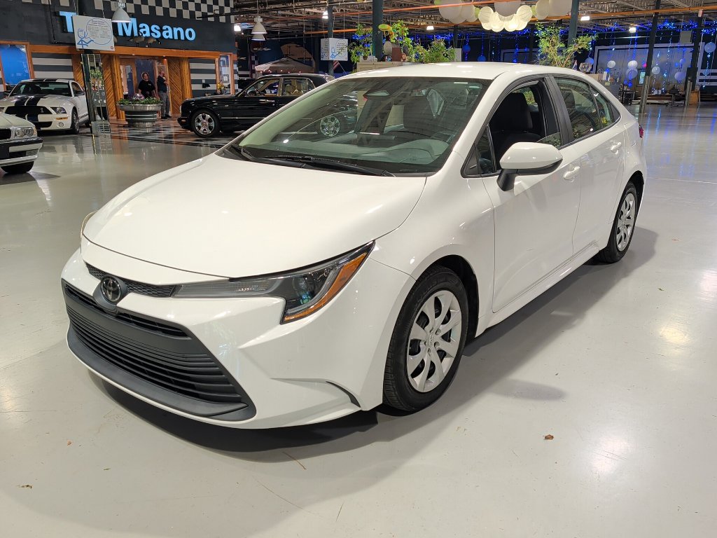 Used 2023 Toyota Corolla LE FWD image 3