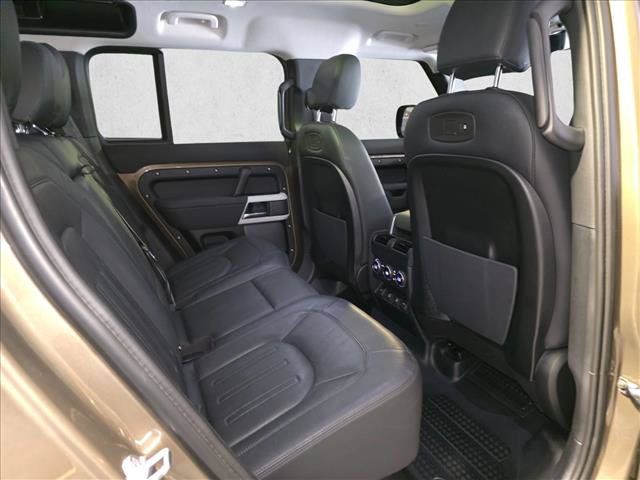 Used 2022 Land Rover Defender 110 S AWD/4WD image 11