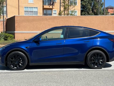 Used 2021 Tesla Model Y Long Range image 7