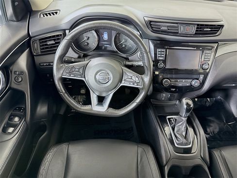 Used 2018 Nissan Rogue Sport SL w/ SL Premium Package image 3