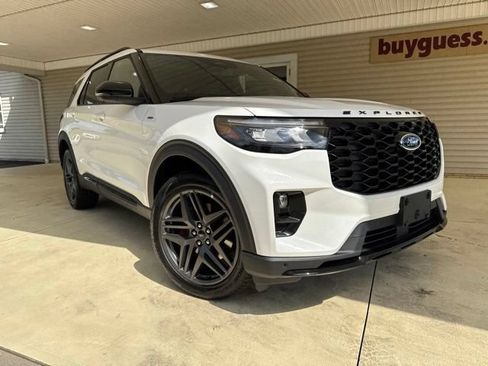 New 2026 Ford Explorer ST-Line w/ ST-Line Street Pack AWD/4WD image 2