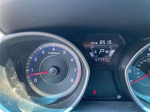 Used 2015 Hyundai Elantra SE image 13