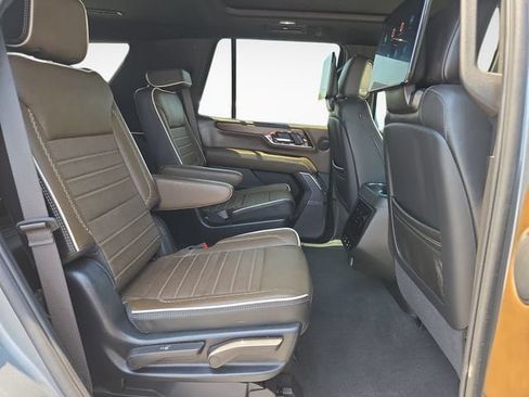 Used 2025 GMC Yukon Denali Ultimate w/ LPO, Floor Liner Package AWD/4WD image 40