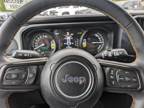 Used 2024 Jeep Wrangler Unlimited w/ Convenience Group AWD/4WD image 20