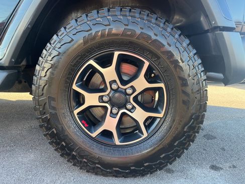 Used 2020 Jeep Wrangler Unlimited Sahara image 12