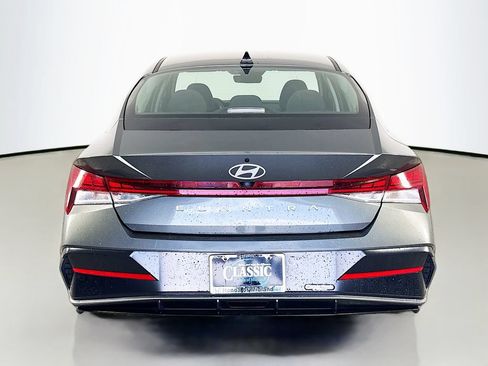 Used 2025 Hyundai Elantra SEL FWD image 6